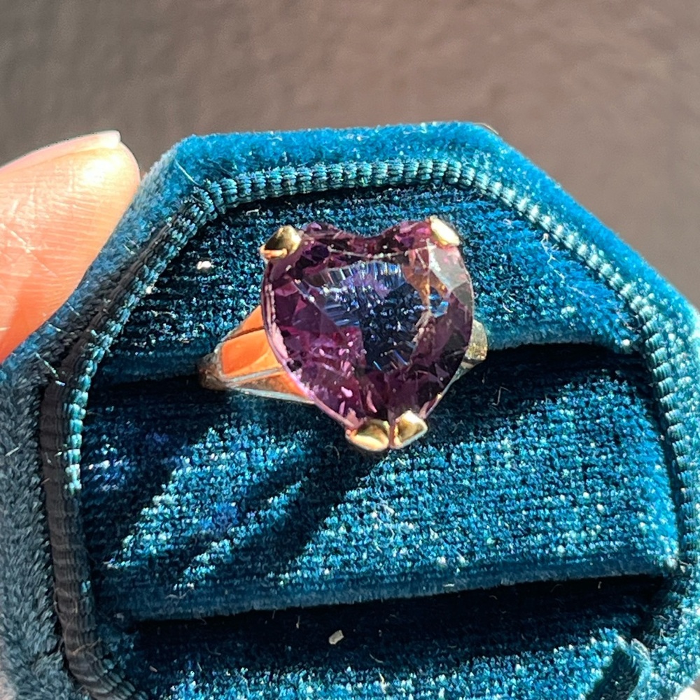 5.3 Grams 14K Yellow Gold Amethyst Heart Ring- Size 5 - Picture 3 of 15
